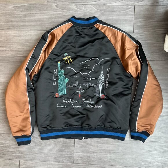 Urban Outfitters Embroidered New York City Souvenir Satin Bomber Jacket Size M - Picture 3 of 7